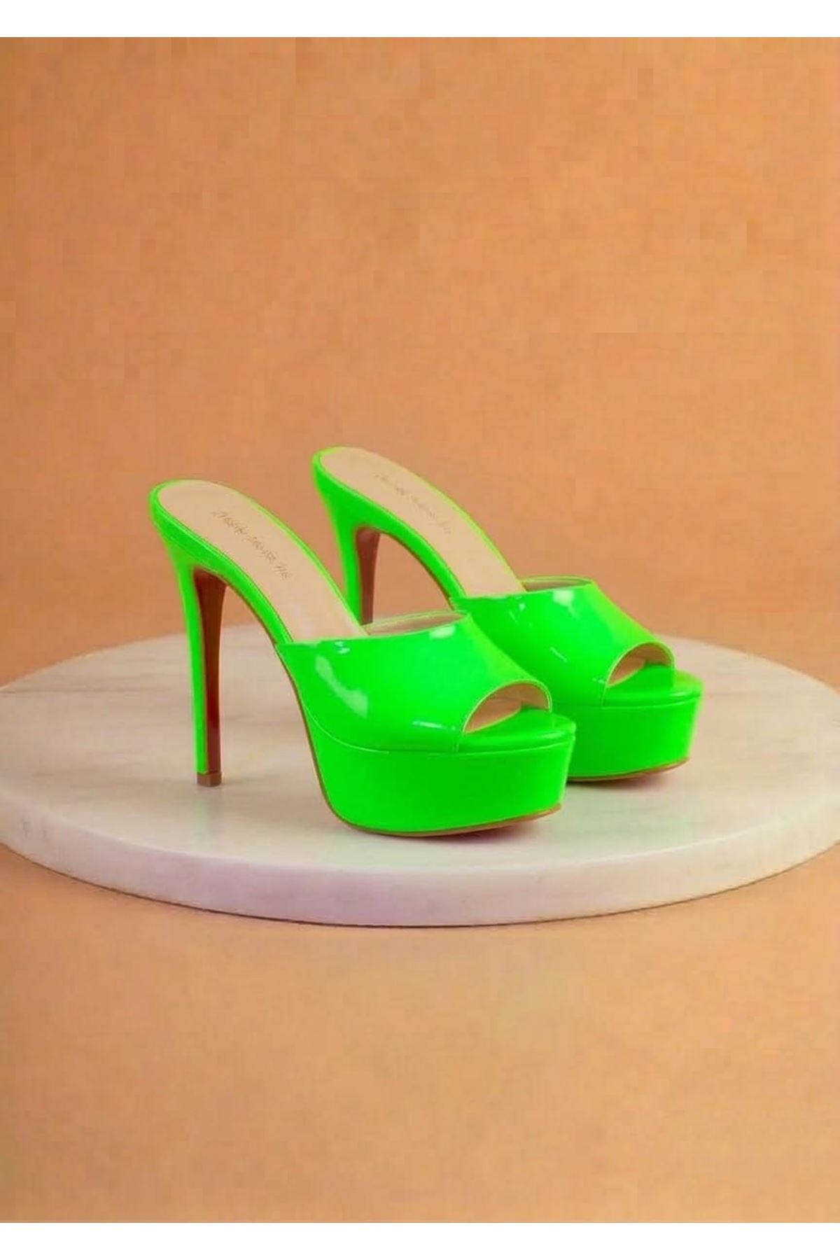 Dylan Kadın Neon Yeşil Özel Tasarım İnce Topuklu Terlik