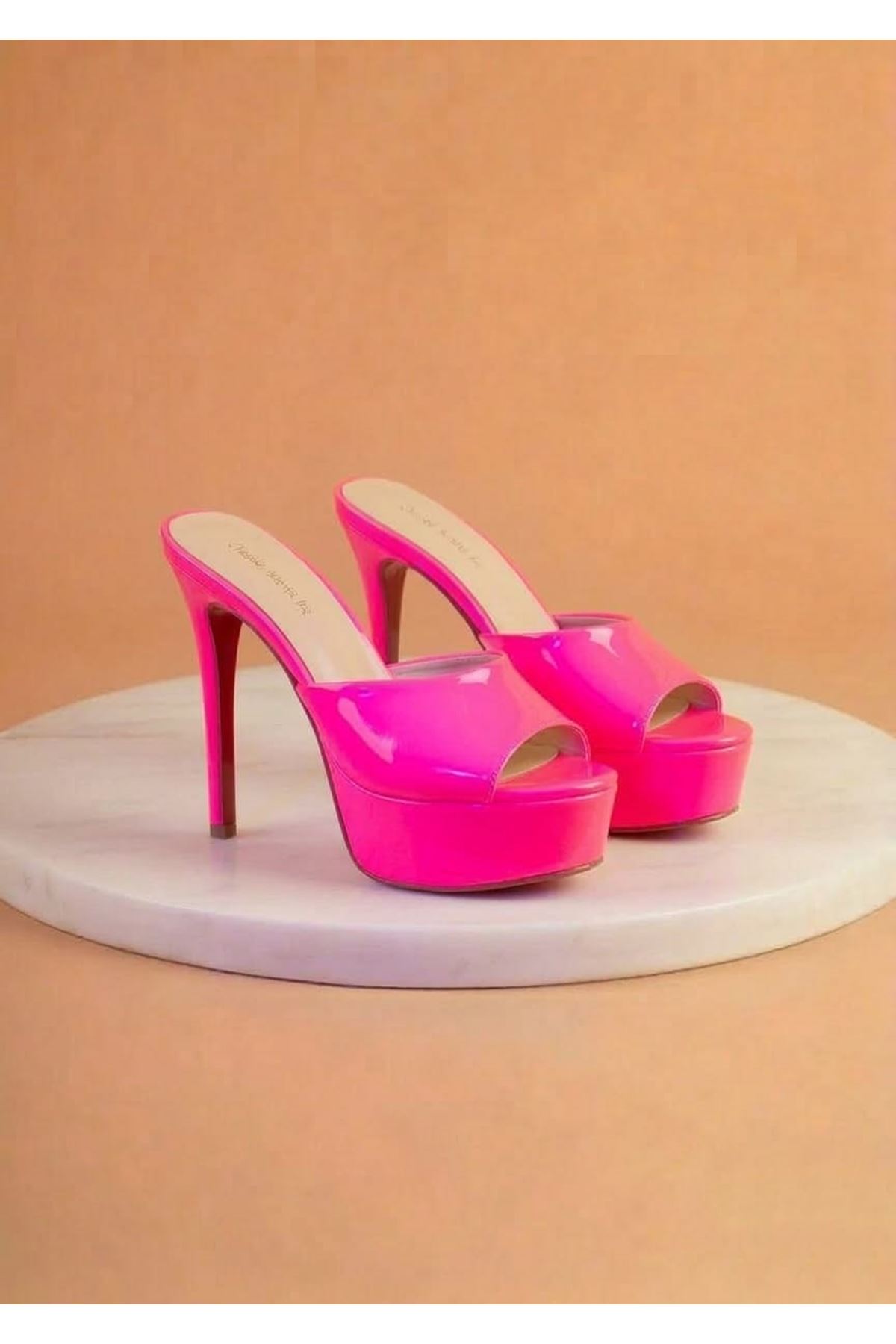 Dylan Kadın Neon Pembe Özel Tasarım İnce Topuklu Terlik