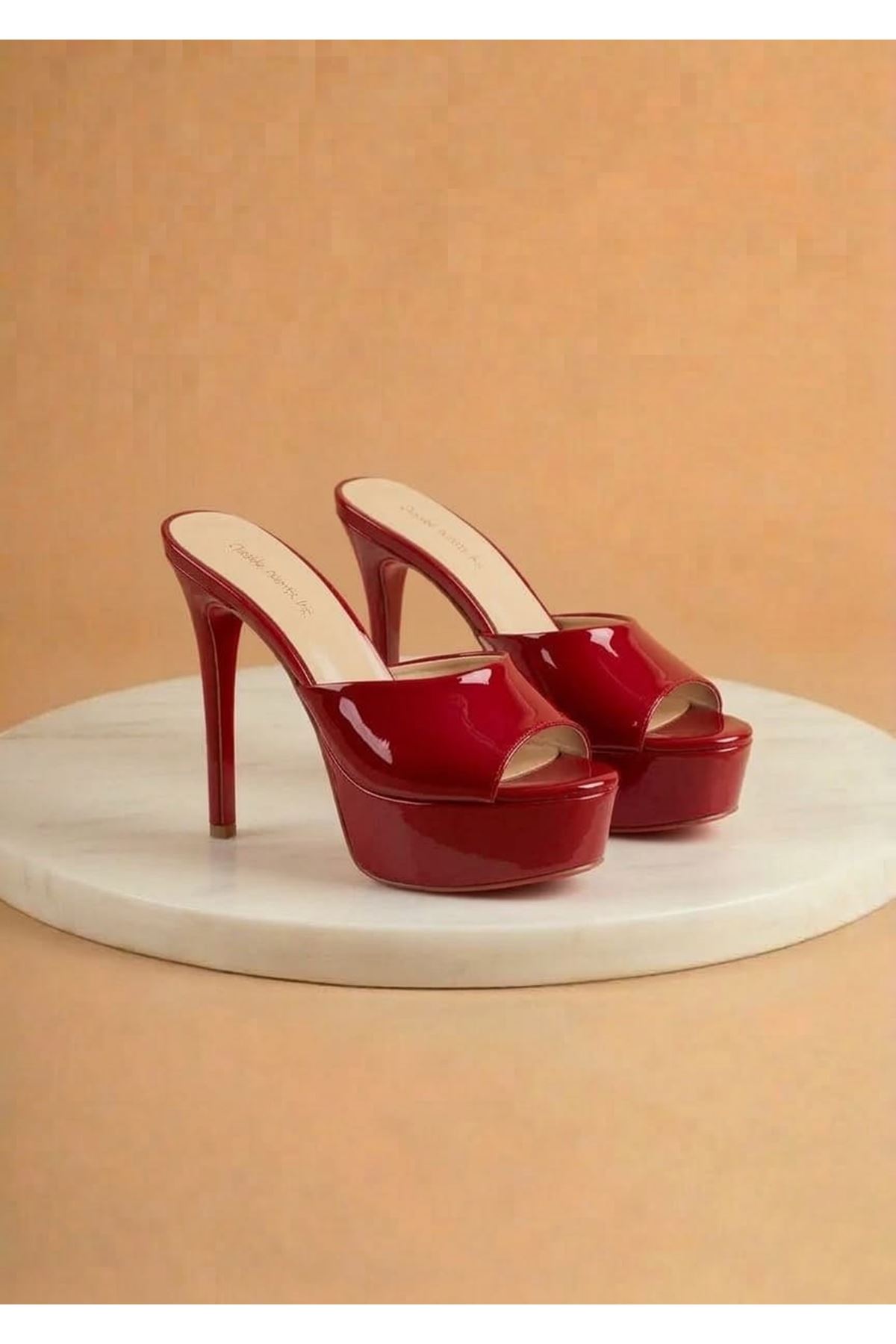 Dylan Kadın Kırmızı Rugan Özel Tasarım İnce Topuklu Terlik