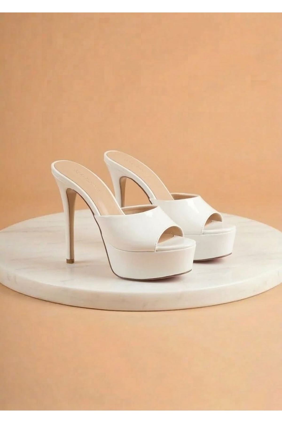 Dylan Kadın Beyaz Rugan Özel Tasarım İnce Topuklu Terlik