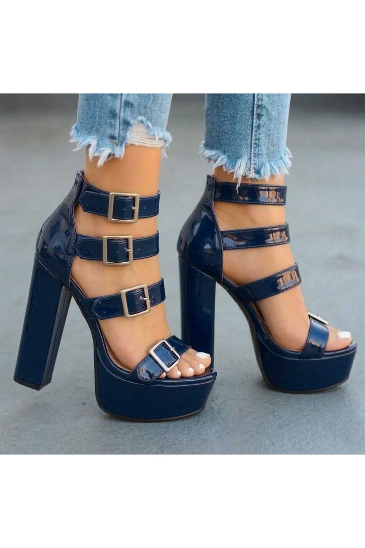 Vesper Kadın Lacivert Rugan Tokalı Topuklu Ayakkabı
