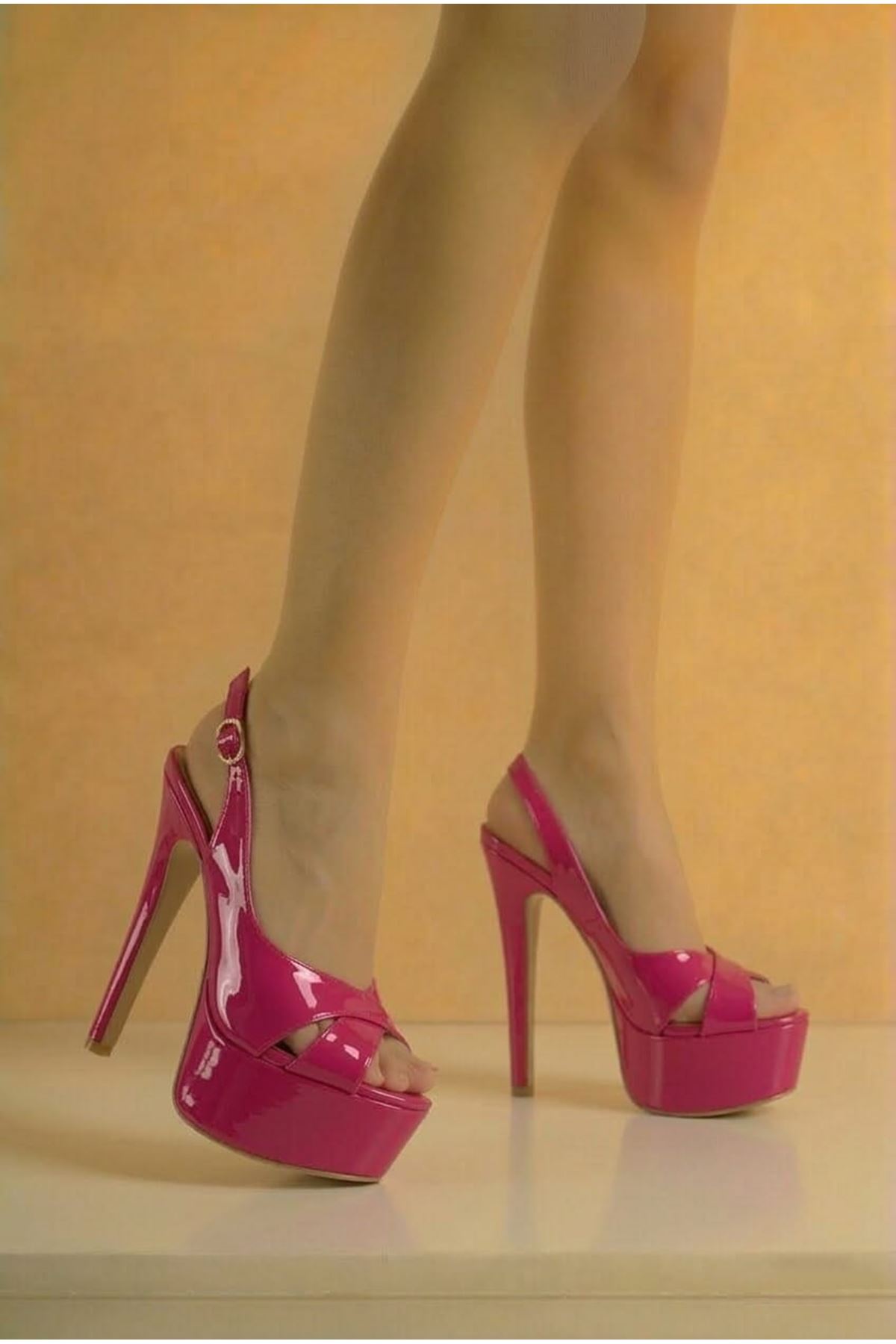 Lizza Fuşya Rugan Yandan Ayarlanabilir Ince Yüksek Topuklu Kadın Ayakkabı