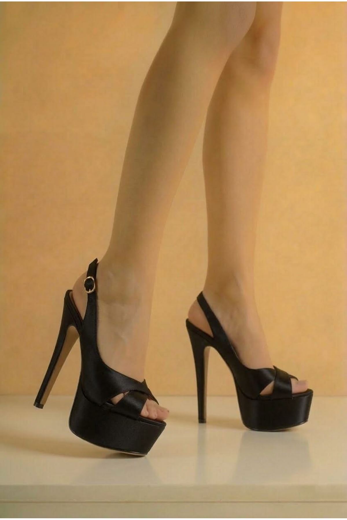 Lizza Siyah Saten Yandan Ayarlanabilir Ince Yüksek Topuklu Kadın Ayakkabı