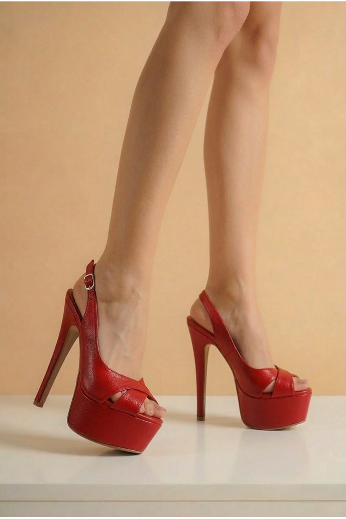 Lizza Kırmızı Deri Yandan Ayarlanabilir Ince Yüksek Topuklu Kadın Ayakkabı