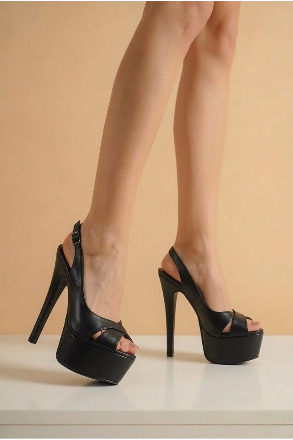 Lizza Siyah Deri Yandan Ayarlanabilir Ince Yüksek Topuklu Kadın Ayakkabı