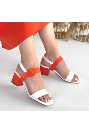 Year Beyaz Cilt Turuncu Detaylı Topuklu Ayakkabı