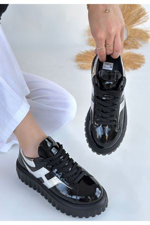 Gesti Siyah Rugan Gümüş Detaylı Bağcıklı Spor Ayakkabı