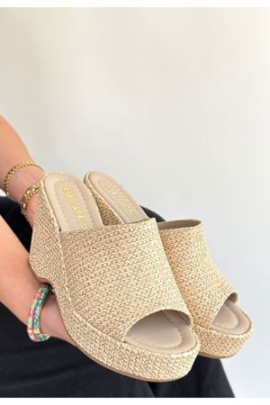 Tlay Bej Hasır Dokumalı Dolgu Topuk Terlik