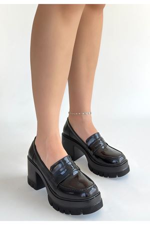 Janes Siyah Rugan Dolgu Topuk Ayakkabı