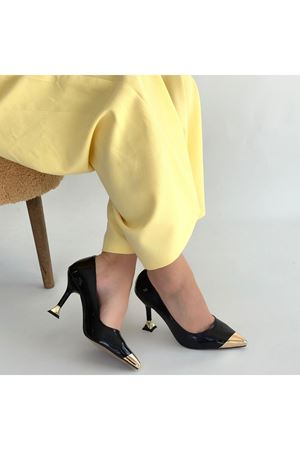 Artem Siyah Rugan Topuklu Ayakkabı