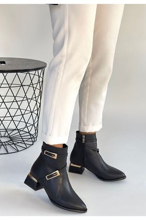 İnay Siyah Cilt Topuklu Bot