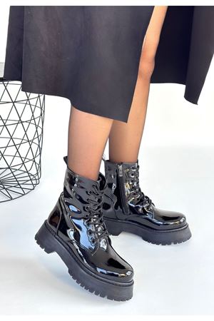 Jonni Siyah Rugan Bağcıklı Bot