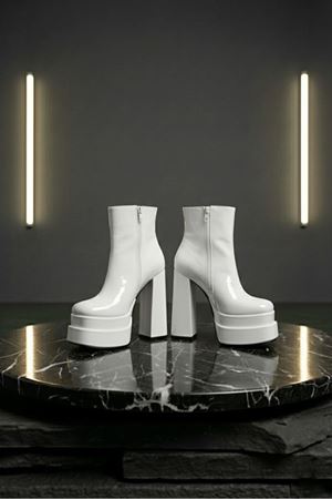 Vegaaa Beyaz Rugan Kare Burun Çift Platform Kalın Topuklu Kadın Bot