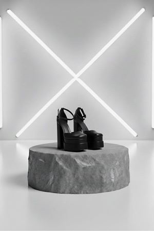 Figooo Siyah Cilt Çift Platformlu Kalın Topuklu Kadın Ayakkabı / Bilekten Bağlamalı Küt Burun