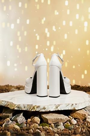 Figooo Beyaz Cilt Çift Platformlu Kalın Topuklu Kadın Ayakkabı / Bilekten Bağlamalı Küt Burun