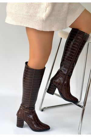Morena Acı Kahve Desenli Rugan Topuklu Çizme