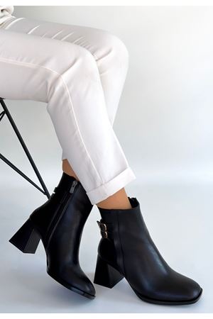 Kanda Siyah Cilt Topuklu Bot