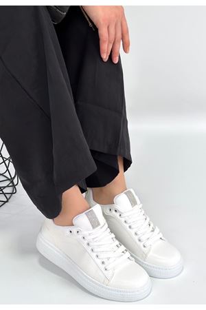 Yier Beyaz Cilt Bağcıklı Spor Ayakkabı