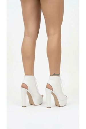 Elara Beyaz Rugan Platform Arka Açık Tasarım Kadın Ayakkabı