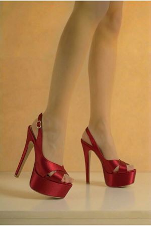 Lizza Kırmızı Saten Yandan Ayarlanabilir Ince Yüksek Topuklu Kadın Ayakkabı